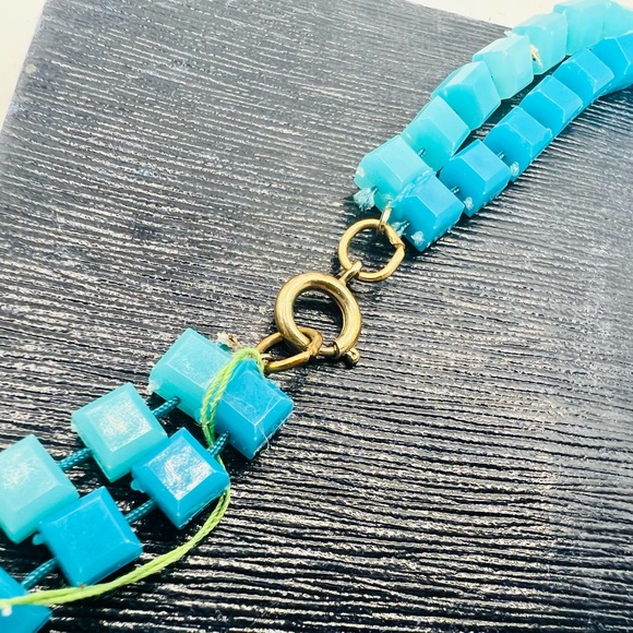 Vintage new old stock plastic cube beads wrap necklace turquoise aqua - Picture 8 of 9